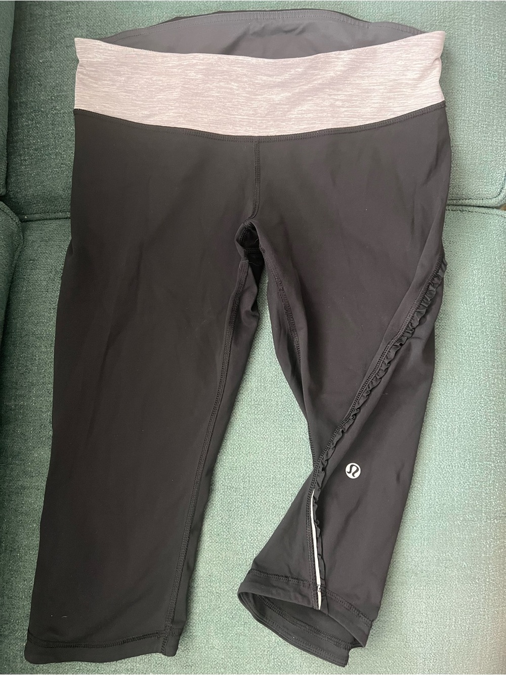 Lululemon Black Crop Leggings Ruffle Side Reflective Trim Size 8